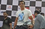 Sonu Sood at safety drive rally by 600 bikers in Bandra, Mumbai on 10th Feb 2013 (29).JPG